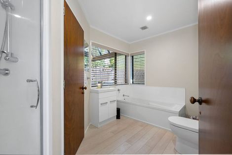 Photo of property in 27 Delamare Road, St Andrews, Hamilton, 3200