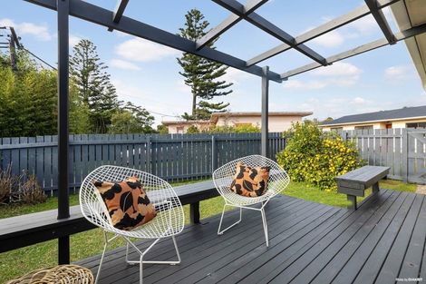 Photo of property in 15 Margan Avenue, New Lynn, Auckland, 0600