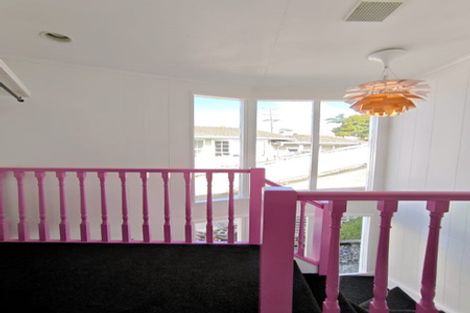 Photo of property in 20 Pupuke Road, Hillcrest, Auckland, 0627