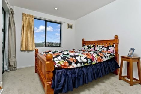 Photo of property in Apollo Apartments, 201/46 Rosedale Road, Rosedale, Auckland, 0632