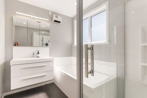 Photo of property in 16 Spicer Place, Tawa, Wellington, 5028