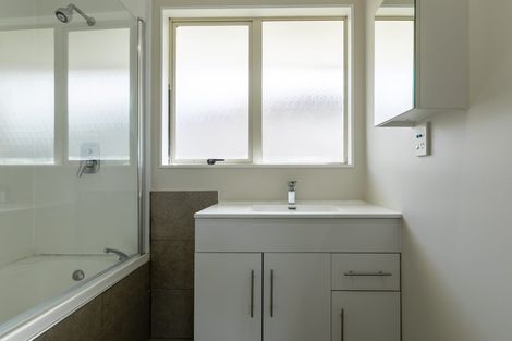 Photo of property in 100e Parrs Cross Road, Henderson, Auckland, 0612