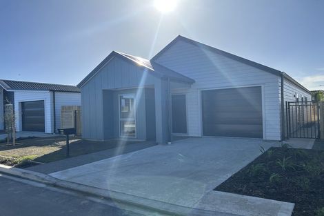 Photo of property in 18 Koru Loop, Paraparaumu, 5032