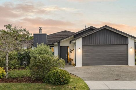 Photo of property in 18 Awanui Crescent, Matakana, 0985