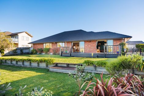 Photo of property in 12 Ron Place, Fitzherbert, Palmerston North, 4410