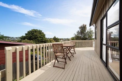 Photo of property in 386 Glenfield Road, Glenfield, Auckland, 0629