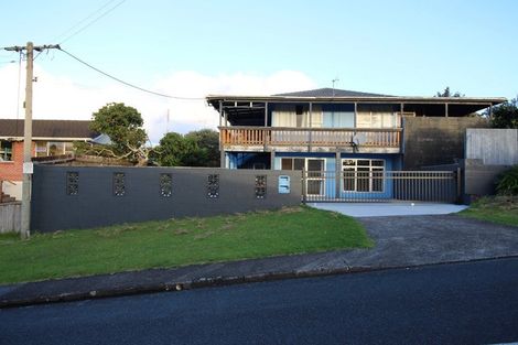 Photo of property in 1 Lowtherhurst Road, Massey, Auckland, 0614