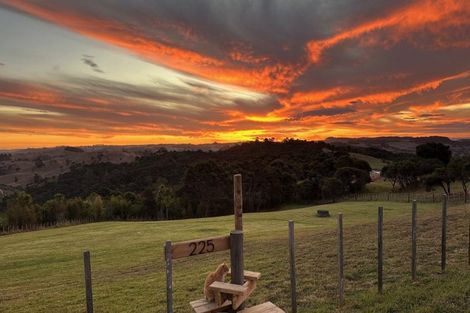 Photo of property in 225 Zanders Road, Helensville, 0882