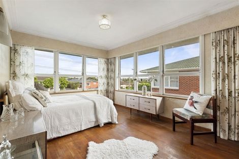 Photo of property in 84 Royal View Road, Te Atatu South, Auckland, 0610