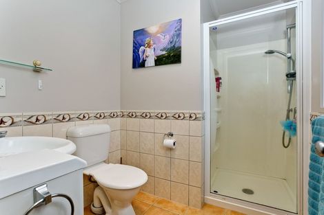 Photo of property in 37 Condor Place, Unsworth Heights, Auckland, 0632