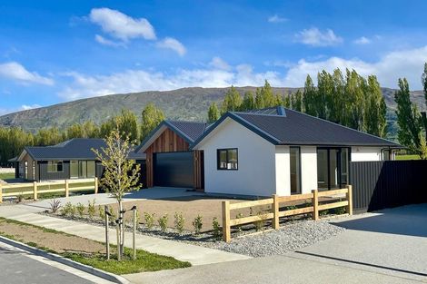 Photo of property in 4 Applewood Place, Wanaka, 9382
