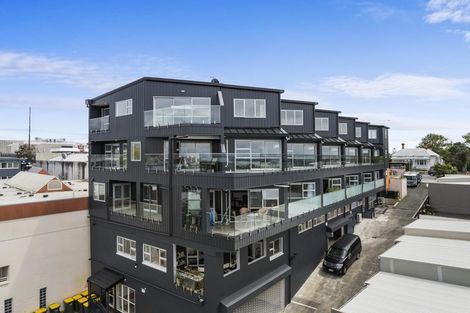 Photo of property in 2/270 Onewa Road, Birkenhead, Auckland, 0626