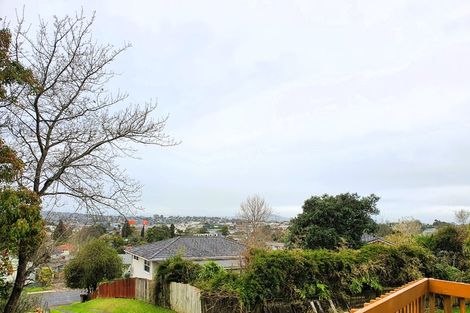 Photo of property in 9 Hatherlow Street, Glenfield, Auckland, 0629