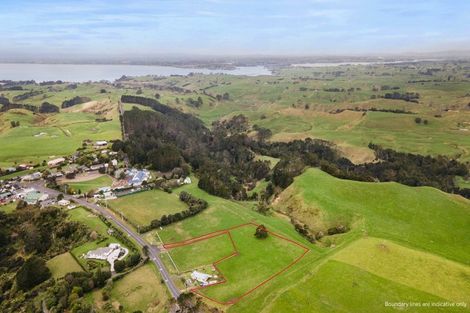 Photo of property in 2590 Awhitu Road, Awhitu, 2684