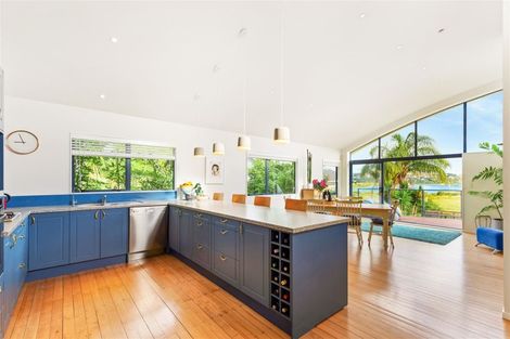 Photo of property in 48 Renata Crescent, Te Atatu Peninsula, Auckland, 0610