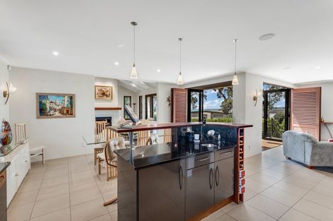 Photo of property in 2 Glenoaks Rise, Mellons Bay, Auckland, 2014