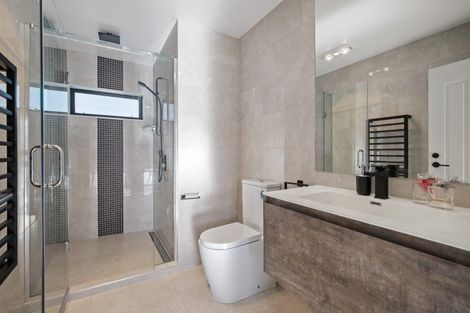 Photo of property in 25 Kawakawa Bay Coast Road, Kawakawa Bay, Papakura, 2585