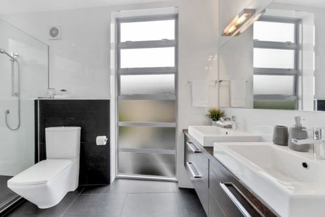 Photo of property in 7 Karemoana Drive, Te Atatu Peninsula, Auckland, 0610