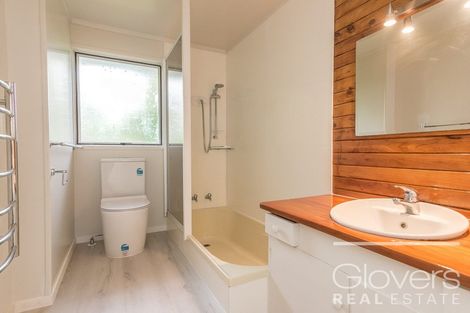 Photo of property in 3c Sylvan Valley Avenue, Titirangi, Auckland, 0604