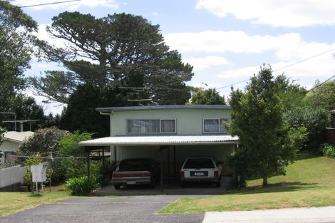 Photo of property in 2/7 Neptune Avenue, Beach Haven, Auckland, 0626