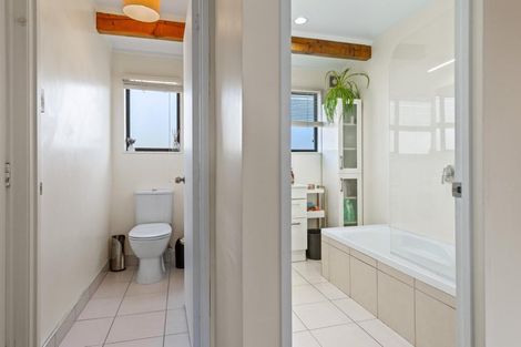 Photo of property in 29 Tirimoana Road, Te Atatu South, Auckland, 0602