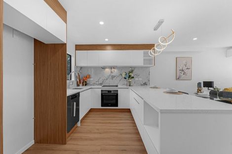 Photo of property in 8/1 Benita Place, Sunnyvale, Auckland, 0612