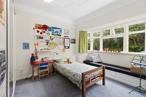 Photo of property in 11 Waikare Street, Karori, Wellington, 6012