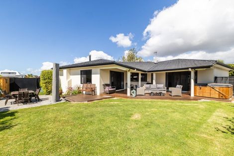 Photo of property in 9 Bassett Place, Taradale, Napier, 4112