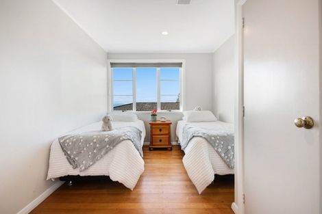 Photo of property in 8a Melandra Road, Stanmore Bay, Whangaparaoa, 0932