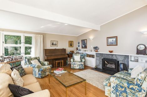 Photo of property in 16 Kakariki Grove, Waikanae, 5036