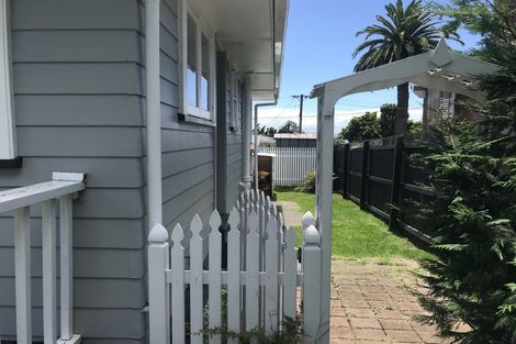 Photo of property in 14 Amberley Avenue, Te Atatu South, Auckland, 0610