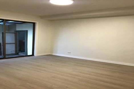 Photo of property in 21 Glanmire Road, Newlands, Wellington, 6037