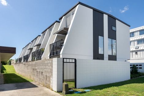 Photo of property in 4/17 Victoria Road, Mount Maunganui, 3116