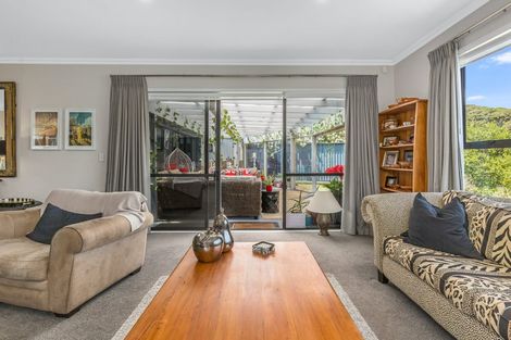 Photo of property in 39 Saunders Close, Whitby, Porirua, 5024