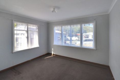 Photo of property in 12 Bristol Street, Island Bay, Wellington, 6023