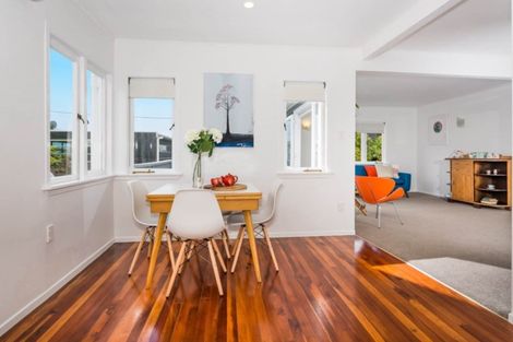 Photo of property in 1/51 Browns Bay Road, Browns Bay, Auckland, 0630