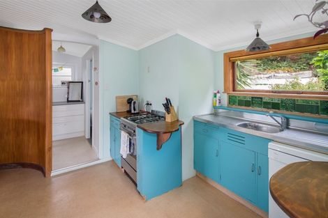 Photo of property in 176 Sutherland Road, Lyall Bay, Wellington, 6022