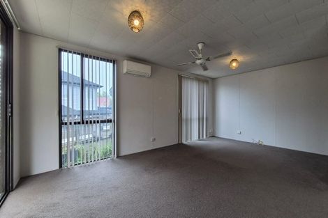 Photo of property in 1/29 Devonshire Road, Unsworth Heights, Auckland, 0632