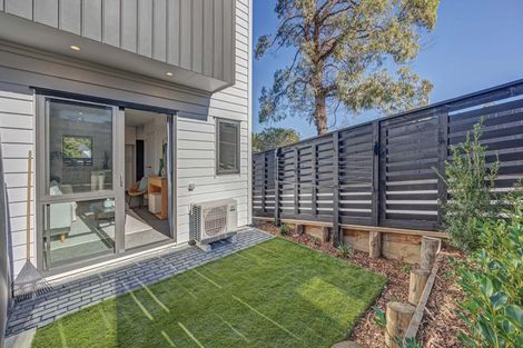 Photo of property in 2/58 Kemp Road, Massey, Auckland, 0614