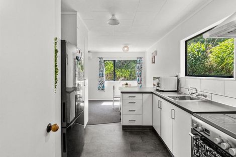 Photo of property in 31 Beaumont Crescent, Frankleigh Park, New Plymouth, 4310