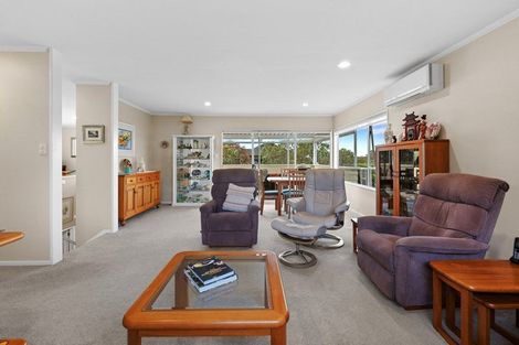 Photo of property in 2/10 Javelin Place, West Harbour, Auckland, 0618