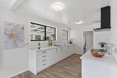 Photo of property in 14 Clayton Road, Manurewa, Auckland, 2102