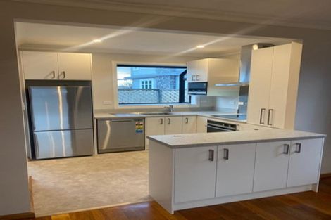 Photo of property in 108 Nevay Road, Karaka Bays, Wellington, 6022