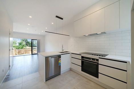 Photo of property in 2/105 Hobsonville Road, West Harbour, Auckland, 0618