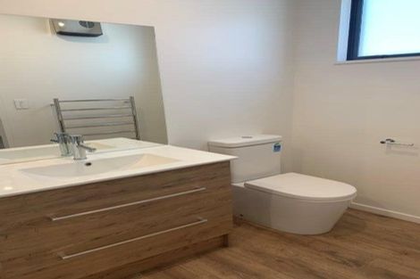 Photo of property in 5 Matakanui Lane, Wanaka, 9305