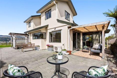 Photo of property in 2 Kirton Drive, Riverstone Terraces, Upper Hutt, 5018