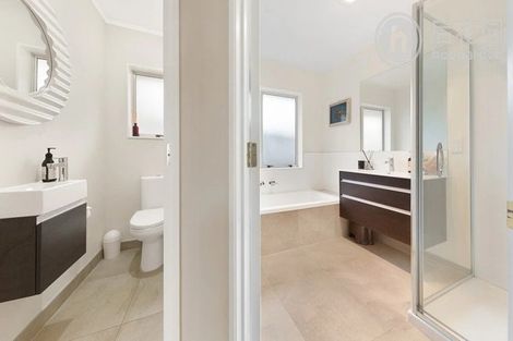 Photo of property in 5 Aspatria Place, Northpark, Auckland, 2013