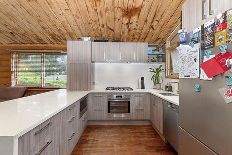 Photo of property in 55 Rimutaka Place, Titirangi, Auckland, 0604