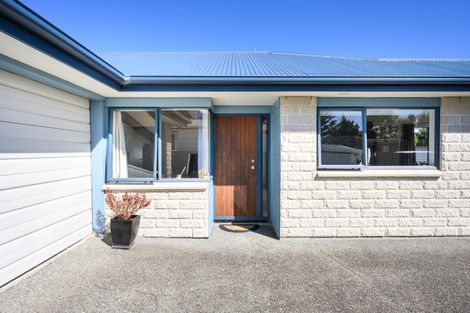 Photo of property in 32 Somerset Crescent, Highbury, Palmerston North, 4412