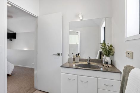 Photo of property in 18 Excelsior Way, Omaha, 0986